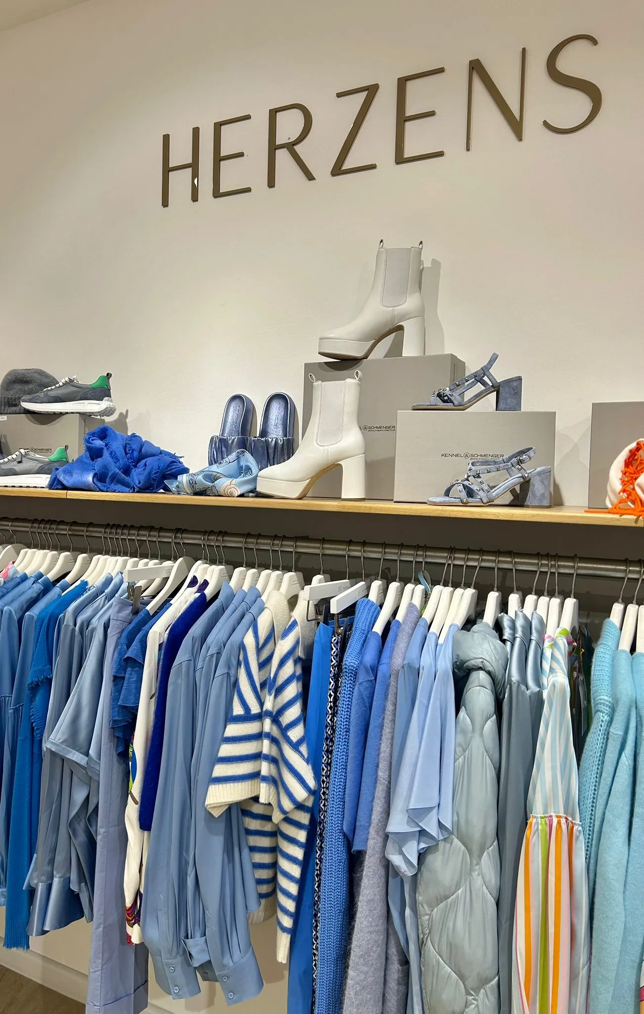 FRAUENZIMMER boutique — collection in blue tones