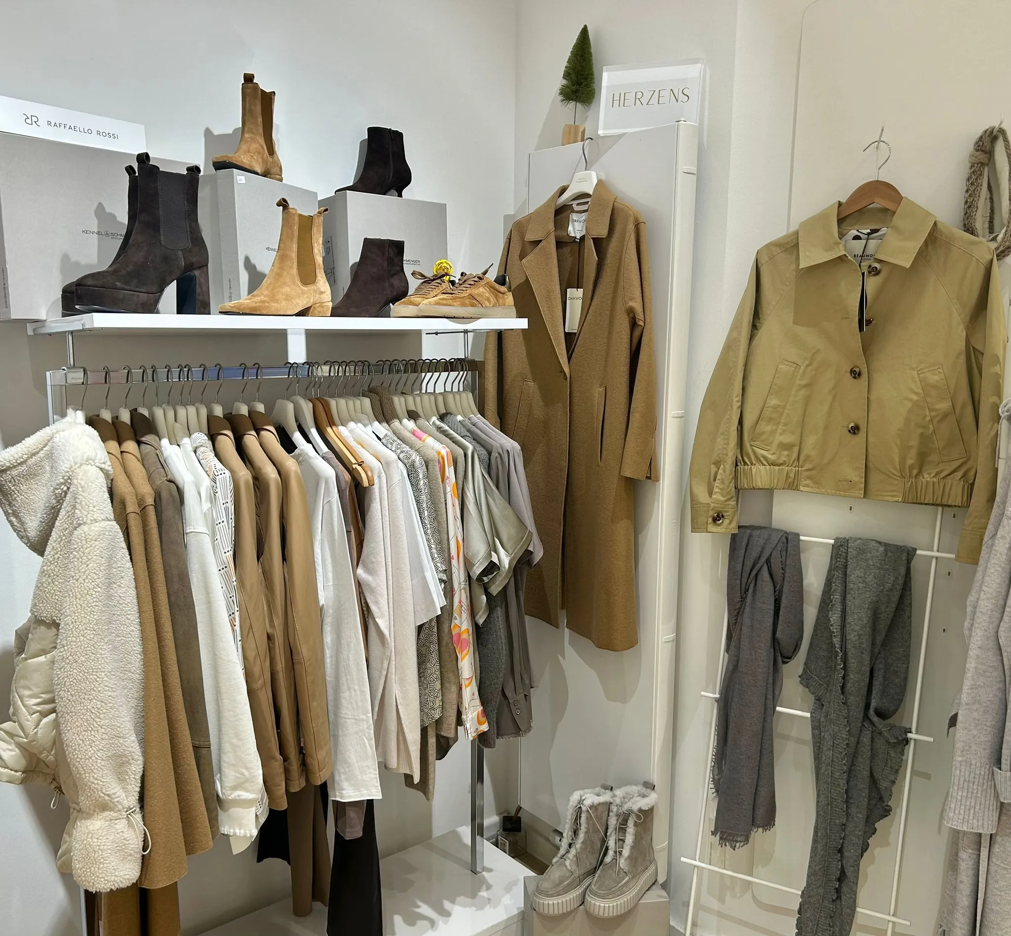 FRAUENZIMMER boutique — collection in natural tones
